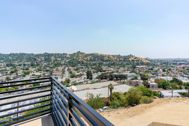 3874 W Point Drive, Los Angeles CA: https://media.crmls.org/mediaz/c0ff6df6-4f3e-41f5-91ec-4ef144f79cd6.jpg