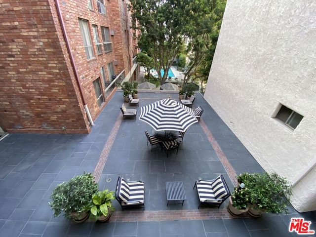 1440 Veteran Avenue, Los Angeles CA: https://media.crmls.org/mediaz/c1009a1a-432d-40f9-a696-d66e71598014.jpg