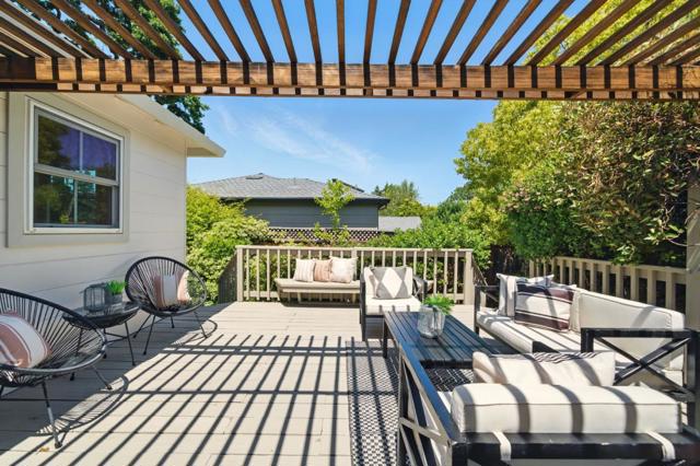 1405 Oakhurst Avenue, San Carlos CA: https://media.crmls.org/mediaz/c100ad8b-0467-43ab-9422-18953f2c5f54.jpg