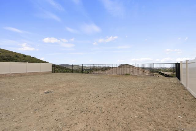 948 Visalia Pl, San Marcos CA: https://media.crmls.org/mediaz/c100e999-db94-4adf-b68f-0e5837a119c3.jpg