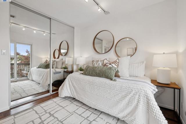3109 La Campania, Alameda CA: https://media.crmls.org/mediaz/c1013981-1fe2-41b0-9436-f7423f068f8a.jpg