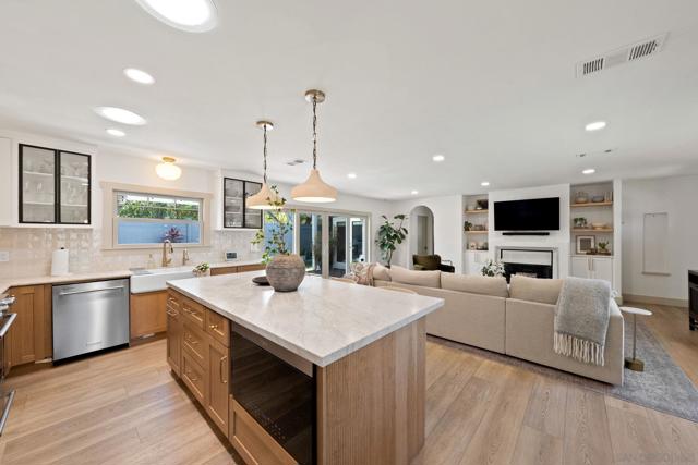 4725 Adams Ave, San Diego CA: https://media.crmls.org/mediaz/c1014906-fd7f-4f3d-af68-7c16dd8e8461.jpg