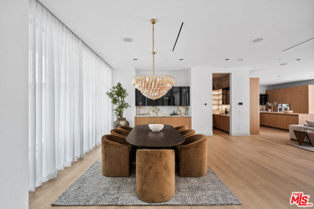 10950 Verano Road, Los Angeles CA: https://media.crmls.org/mediaz/c1014c0f-f26e-4d83-8956-10039d4577ad.jpg