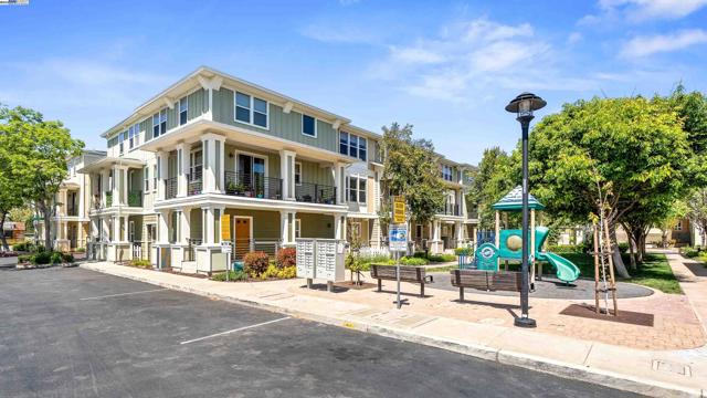 40742 Greystone Ter, Fremont CA: https://media.crmls.org/mediaz/c1014d20-b88d-41e7-857f-f3d02eec4013.jpg