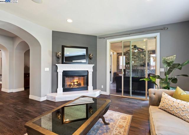 7563 Balmoral Way, San Ramon CA: https://media.crmls.org/mediaz/c101a5ea-2058-44aa-8209-5c323d20f22e.jpg