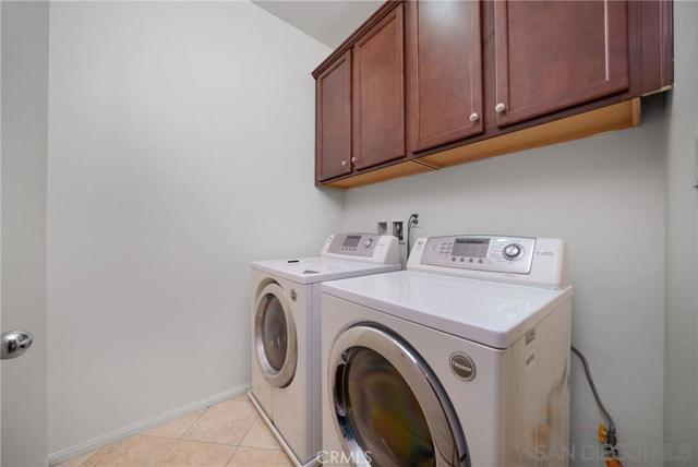 8011 City View Pl, Rancho Cucamonga CA: https://media.crmls.org/mediaz/c101d33a-c4bb-4624-8053-6569b9fd68d9.jpg