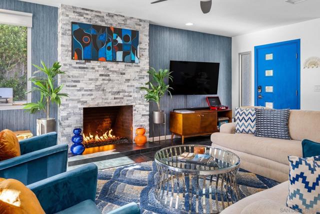 133 W San Carlos Road, Palm Springs CA: https://media.crmls.org/mediaz/c10211e0-715b-440f-8e3f-34ab1b4d7bf5.jpg