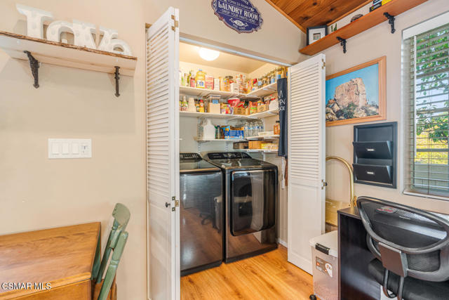 1088 Alta Vista Road, Simi Valley CA: https://media.crmls.org/mediaz/c1022a81-fd54-44e9-a423-b95363f16c9f.jpg