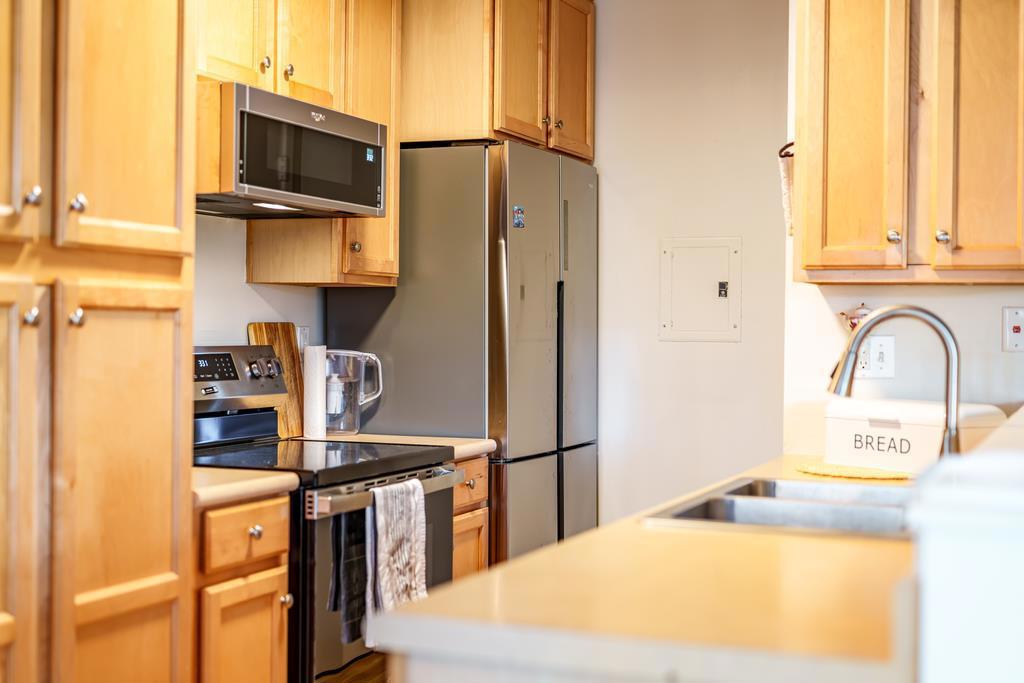 https://media.crmls.org/mediaz/c102e611-f068-438d-bcd3-e11ee486ad85.jpg?preset=X-Large