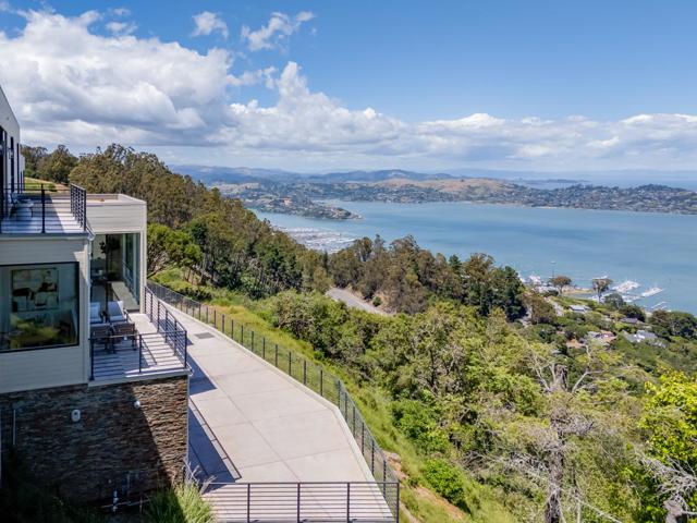 3 Wolfback Ridge Road, Sausalito CA: https://media.crmls.org/mediaz/c1030016-f230-4463-8902-a9437df8394a.jpg
