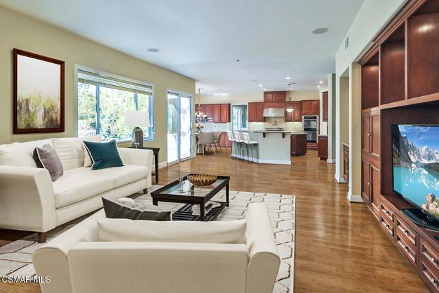 11275 Watson Drive, Moorpark CA: https://media.crmls.org/mediaz/c1031bdf-d5f5-4001-a40d-36218c347fd8.jpg