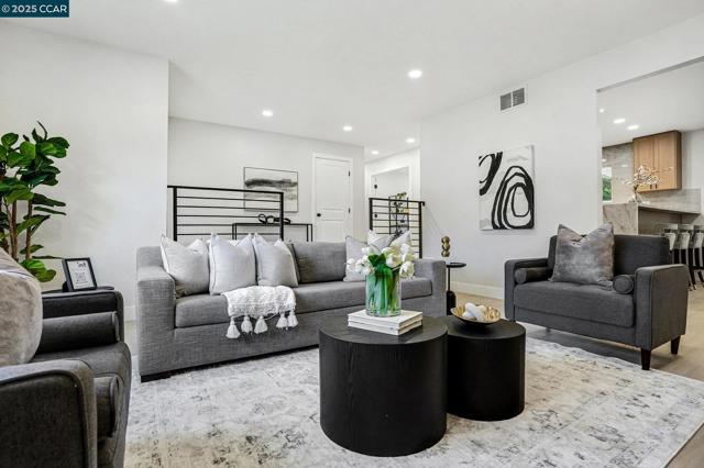 1053 Arkell Rd, Walnut Creek CA: https://media.crmls.org/mediaz/c1031d24-b216-4f40-9a2d-4d7404fafeef.jpg