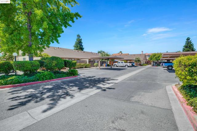 835 Villa Ter, Brentwood CA: https://media.crmls.org/mediaz/c103438a-d8c4-41e3-8519-e315c3357fba.jpg