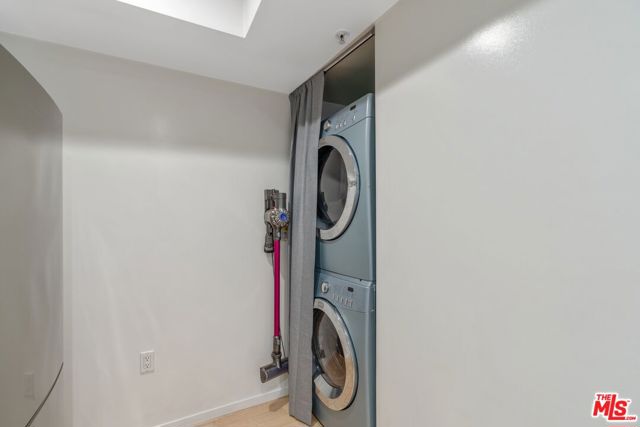 5806 Waring Avenue, Los Angeles CA: https://media.crmls.org/mediaz/c1037deb-d340-4578-93c9-3aaa0735533b.jpg