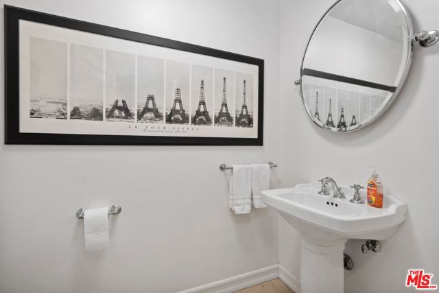 24753 Mulholland Highway, Calabasas CA: https://media.crmls.org/mediaz/c103fb57-c57b-4745-bddd-153758c9263a.jpg