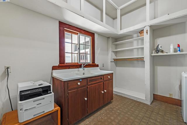 2211 College Avenue, Livermore CA: https://media.crmls.org/mediaz/c1042490-b2a4-42d7-a587-de56e69ecac1.jpg