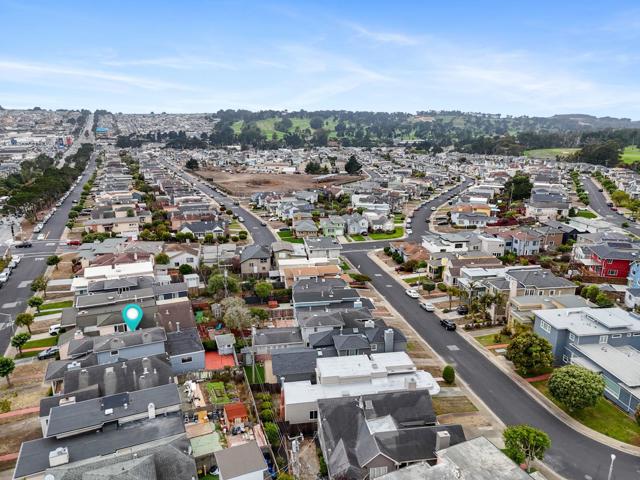 58 N Mayfair Avenue, Daly City CA: https://media.crmls.org/mediaz/c104a62a-0b19-4abc-a9a7-b2e5f8ade2e0.jpg