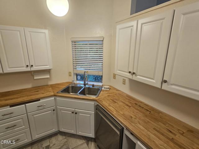 11643 Luanda Street, Lakeview Terrace CA: https://media.crmls.org/mediaz/c10518a8-87e7-4a1a-a101-b55ab6470174.jpg