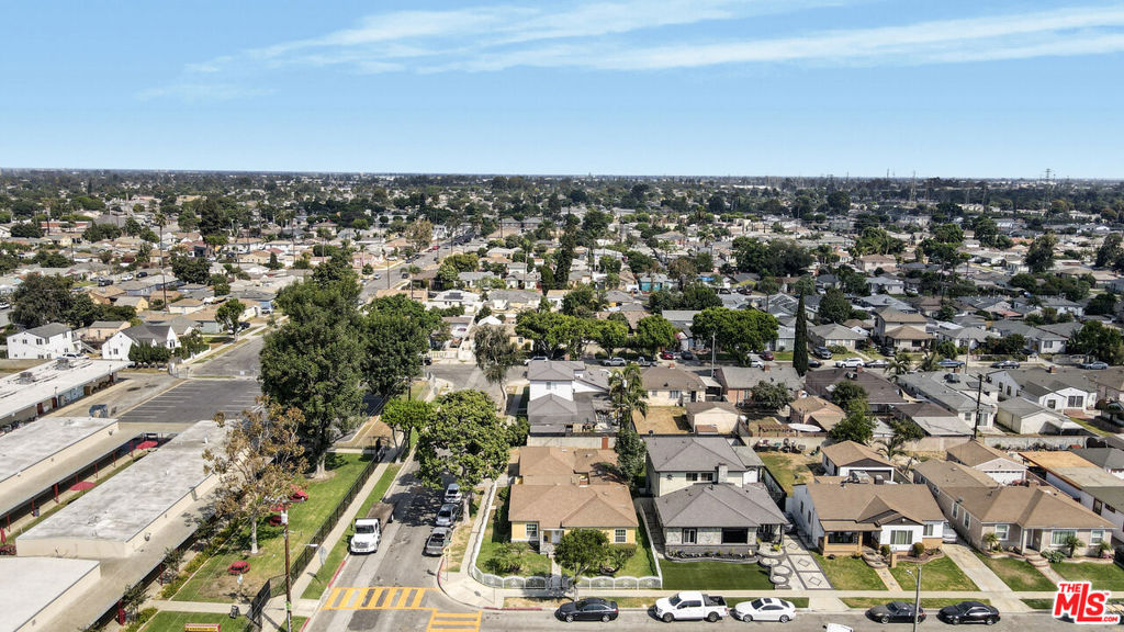 https://media.crmls.org/mediaz/c10518d8-62ff-436a-b651-36612fc51b69.jpg?preset=X-Large