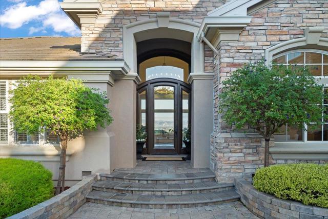 1750 Vista Del Sur, Gilroy CA: https://media.crmls.org/mediaz/c105d627-ac1f-4179-9a5b-51336c449a87.jpg