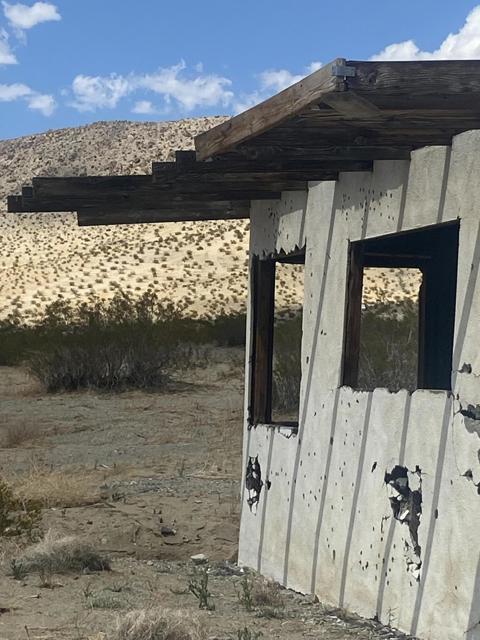 128 Caspers Road, Landers CA: https://media.crmls.org/mediaz/c106cefd-f1f3-4016-9e1e-89990938974a.jpg
