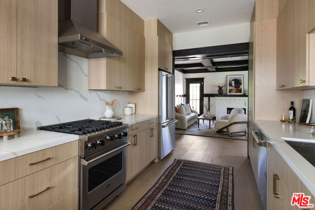 1644 Golden Gate Avenue, Los Angeles CA: https://media.crmls.org/mediaz/c10868a5-5997-42a9-82e0-3df22ff675b3.jpg