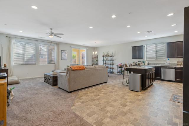 495 Pearl Dr, Lemoore CA: https://media.crmls.org/mediaz/c1090a05-0e4a-4901-9eb0-ea2ed14c48db.jpg