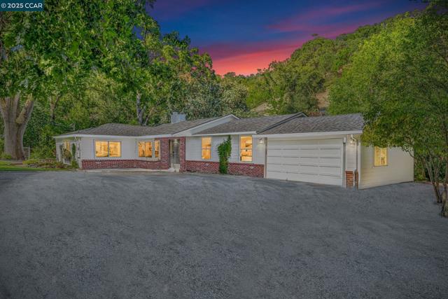 205 Castle Hill Ranch Rd, Walnut Creek CA: https://media.crmls.org/mediaz/c10921fd-97fd-484a-b2c2-2fbc0ab0b8a8.jpg