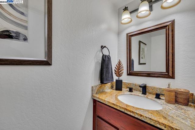 21917 Nugget Canyon Dr, Castro Valley CA: https://media.crmls.org/mediaz/c1096130-3eef-4e8d-b68b-4b65e6462ffb.jpg