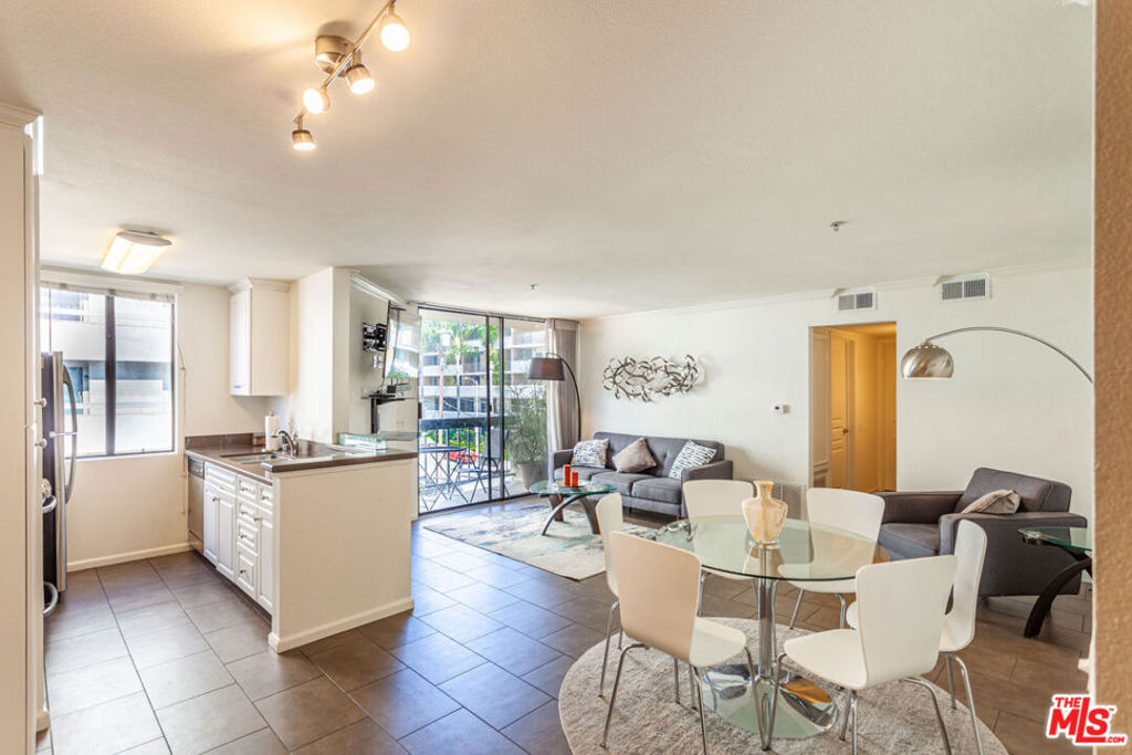 7320 Hawthorn Avenue #213