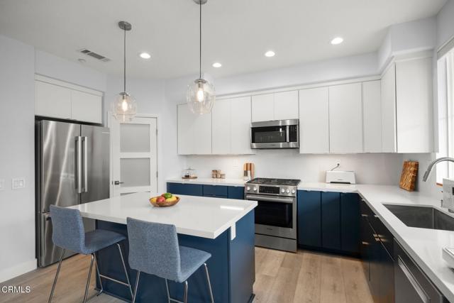 Detail Gallery Image 11 of 45 For 1323 Bayside Cir, Oxnard,  CA 93035 - 3 Beds | 2/1 Baths