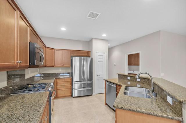 81692 Avenida De Baile, Indio CA: https://media.crmls.org/mediaz/c109c27c-d910-4bc6-8c97-3572d2f132a5.jpg