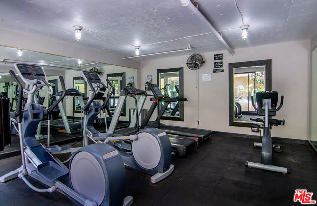 740 N Kings Road, West Hollywood CA: https://media.crmls.org/mediaz/c10a1f79-3c6a-4b6a-8793-21a147b65377.jpg