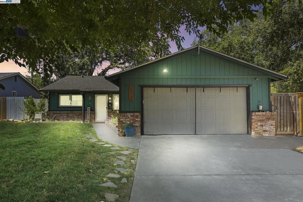 5913 Woodleigh Dr