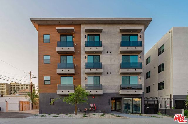 10947 HARTSOOK Street, North Hollywood CA: https://media.crmls.org/mediaz/c10ac3b8-0f9d-421d-920e-7535ae7315ca.jpg