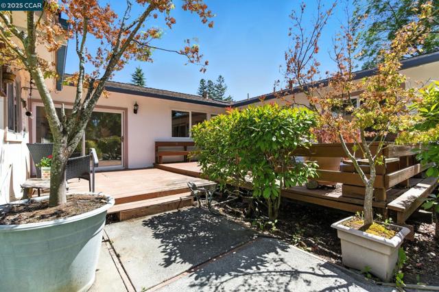 3824 Via Granada, Moraga CA: https://media.crmls.org/mediaz/c10baae4-2056-4c3d-89f2-d6b5626a2e13.jpg