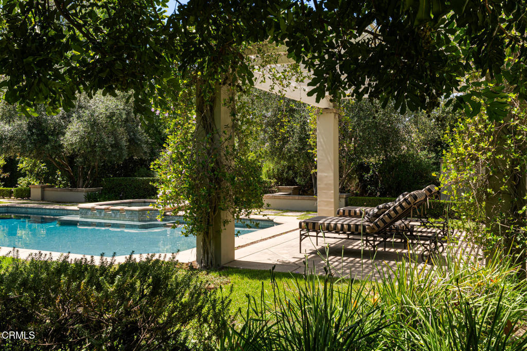 https://media.crmls.org/mediaz/c10bf4aa-5964-4a72-8e03-57d67daaa0f6.jpg?preset=X-Large