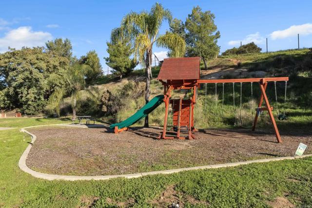 Detail Gallery Image 38 of 45 For 13740 Gateway View Dr, El Cajon,  CA 92021 - 4 Beds | 2/1 Baths