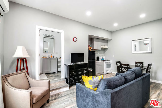 3701 Multiview Drive, Los Angeles CA: https://media.crmls.org/mediaz/c10cf42d-4e29-4a8b-812b-8d4c8c2df466.jpg