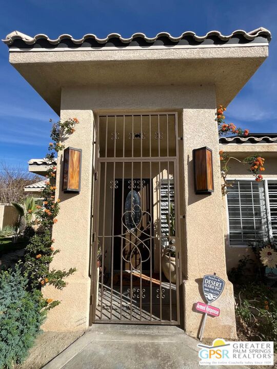 3116 E Via Escuela, Palm Springs CA: https://media.crmls.org/mediaz/c10d63b2-3bbf-4bec-8a75-fe335934c400.jpg
