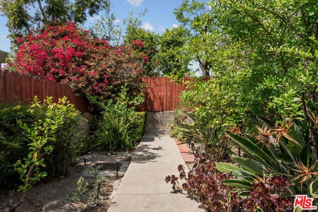 10249 Tujunga Canyon Boulevard, Tujunga CA: https://media.crmls.org/mediaz/c10e8291-26d6-49b2-b179-3ae728d85d21.jpg