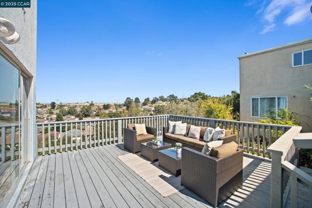 989 Parkside Dr, Richmond CA: https://media.crmls.org/mediaz/c10f22b6-eb3e-4e8a-b9f7-8687fe4acbd9.jpg