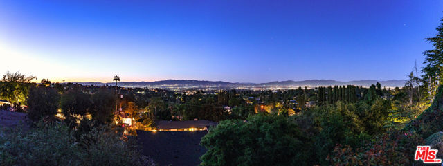 16303 Mandalay Drive, Encino CA: https://media.crmls.org/mediaz/c10fc76b-9612-43b4-9879-195b99c4b135.jpg