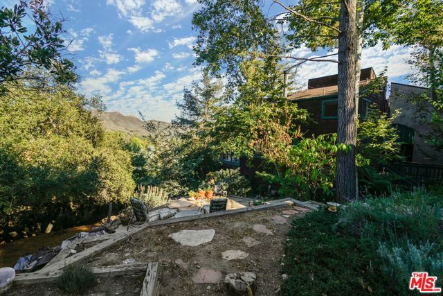 730 Basin Drive, Topanga CA: https://media.crmls.org/mediaz/c10fd28e-9236-48bb-9590-eb9a2335cbfc.jpg
