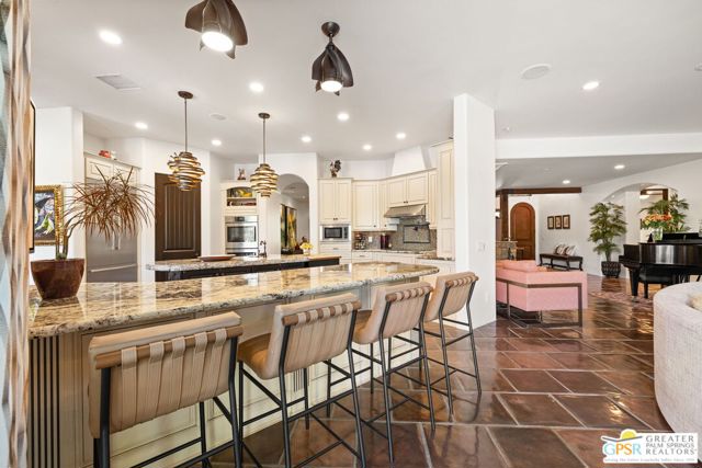 248 E Palo Verde Avenue, Palm Springs CA: https://media.crmls.org/mediaz/c10fd2a4-248f-440d-a990-30d8f4dd1c42.jpg