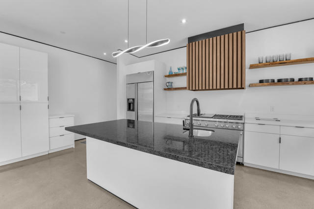 41265 Lakeshore Boulevard, Aguanga CA: https://media.crmls.org/mediaz/c1100c97-3bc3-4347-b282-2f58ad93e79e.jpg