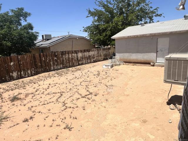 22545 El Centro Rd, Apple Valley CA: https://media.crmls.org/mediaz/c11049f7-f2c5-4742-a61e-4240f88ae92f.jpg