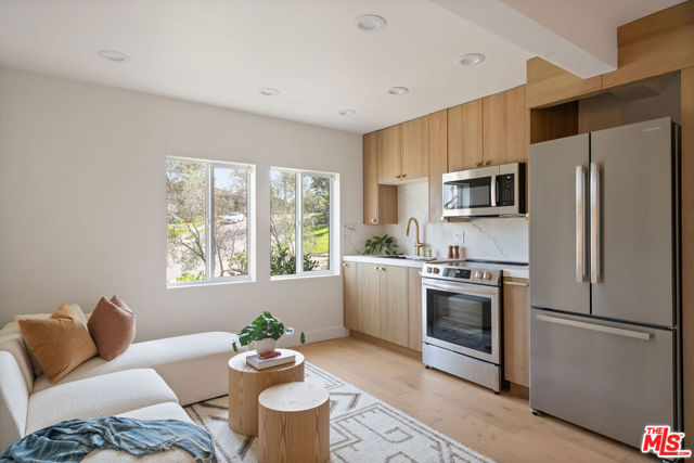 4405 Springdale Drive, Los Angeles CA: https://media.crmls.org/mediaz/c1109ab2-84f1-4df8-bd5c-9cc0e4098c1a.jpg