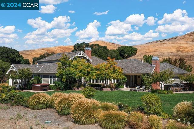 8 Julianna Court, Moraga CA: https://media.crmls.org/mediaz/c1115d74-feb8-486d-a2a0-f0c504de1760.jpg