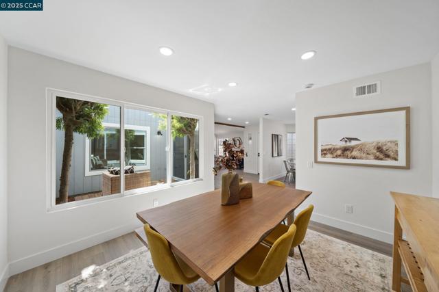 117 Brighton Rd, Alameda CA: https://media.crmls.org/mediaz/c11164f9-f3e7-48e1-b50f-aab7ff2368eb.jpg